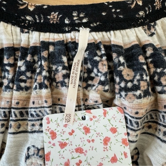 Free People Paisley Tee Shirt Blouse Black Brown XS - Picture 11 of 14